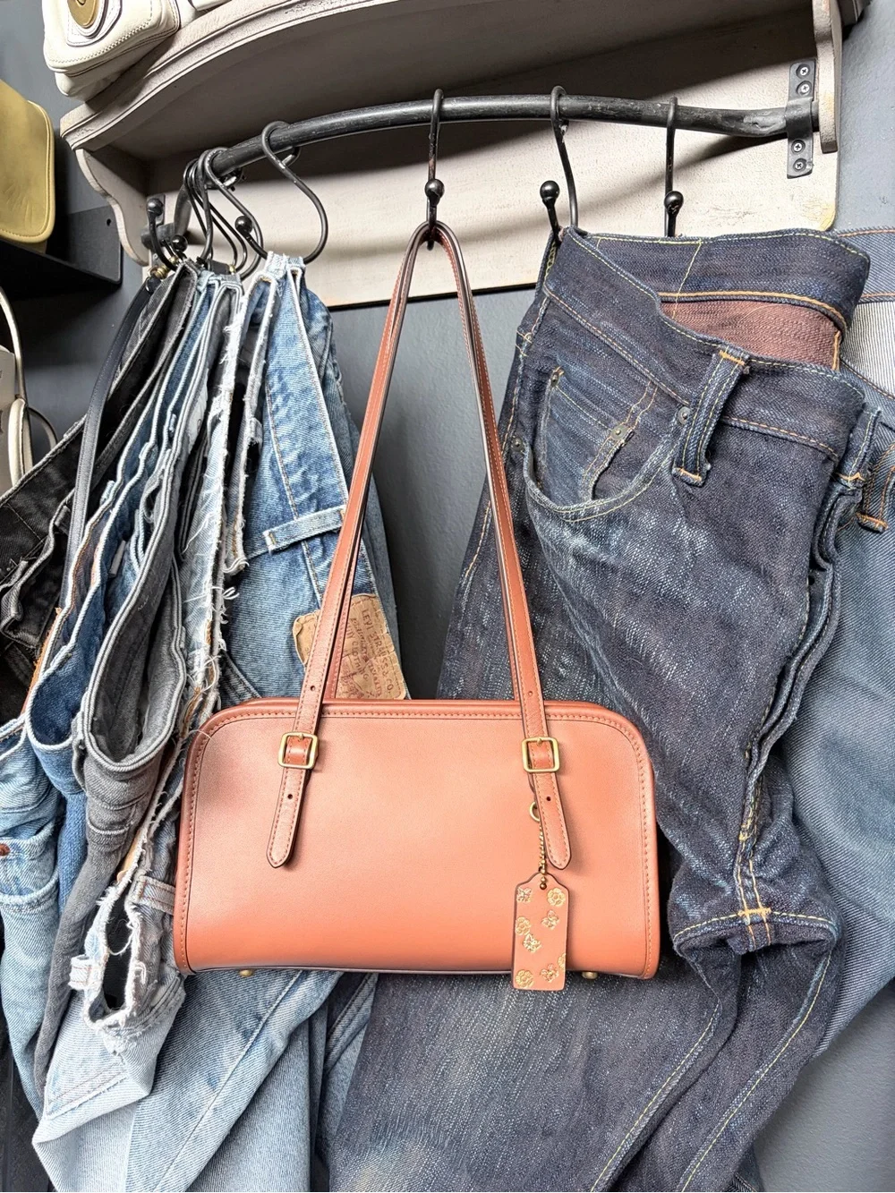 Coach Swing Zip Full size Brown - Picture 1 of 6